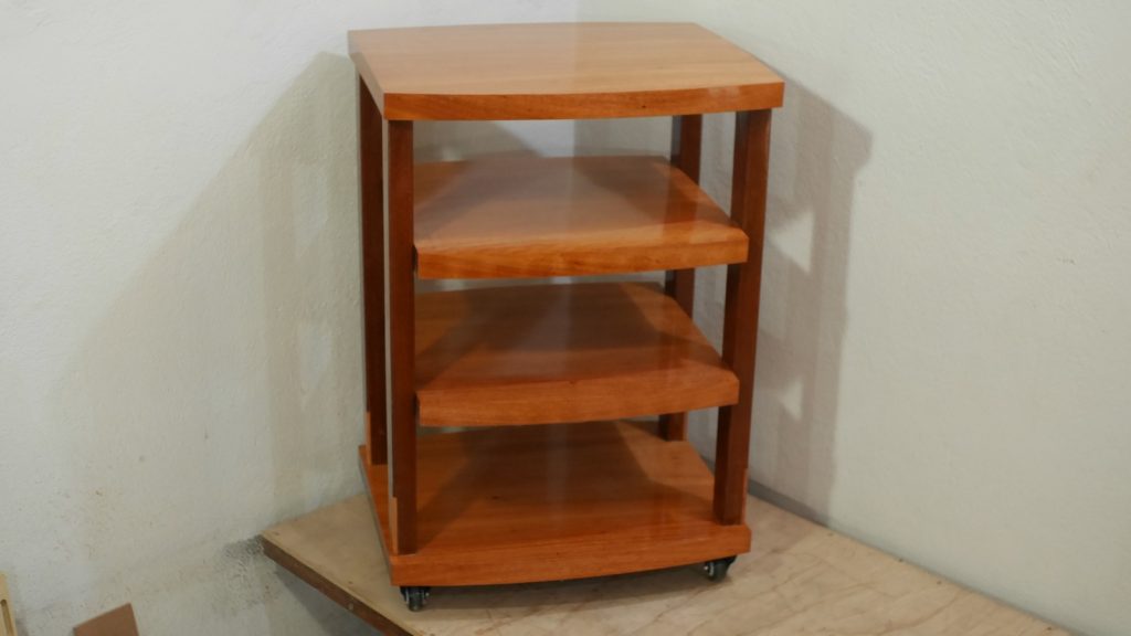 AudioKit|Um rack DIY feito em madeira maciça.