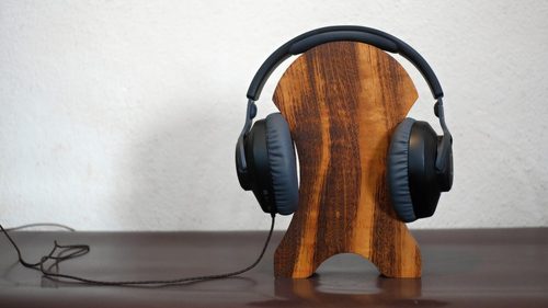 05 HeadphoneStandGunroad