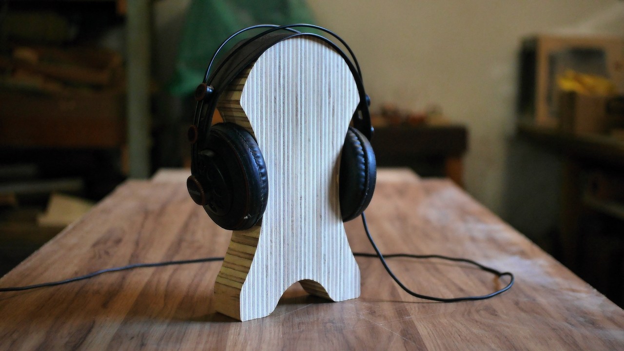 09 HeadphoneStandGunroad